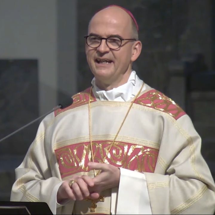 Bischof Dr. Franz Jung hat die Menschen im Pontifikalgottesdienst zum Jahresschluss an Silvester, 31. Dezember, ermutigt, für andere zum Hoffnungsstern in dunkler Nacht zu werden. 