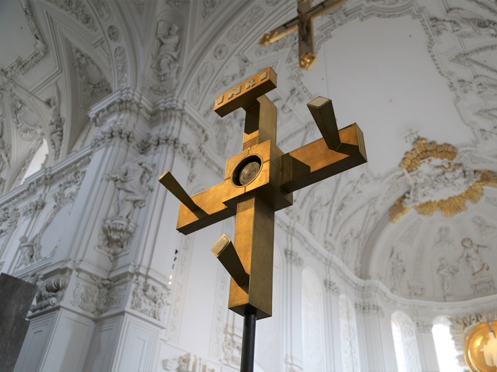 Synodenkreuz im Würzburger Kiliansdom