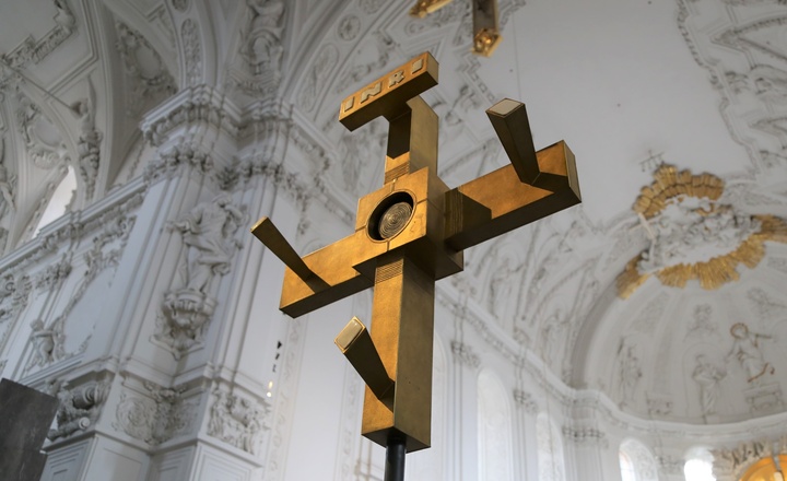 Synodenkreuz im Würzburger Kiliansdom